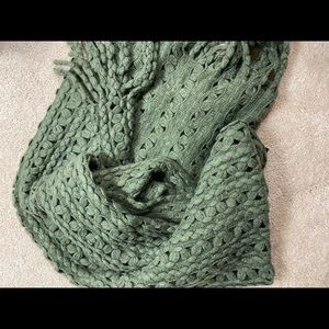 NWOT Green Cable Knit Fringe Scarf